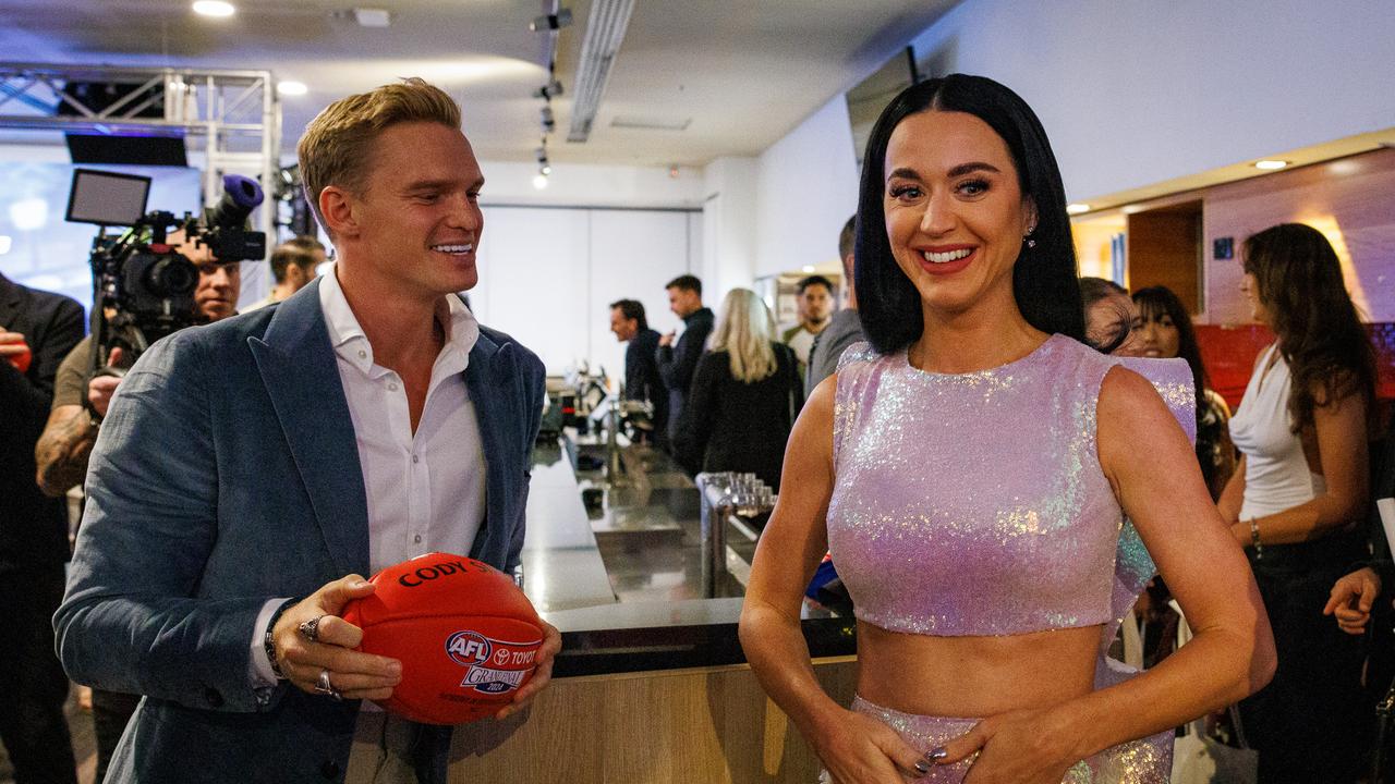 Afl World Reacts To Cody Simpson S National Anthem Ahead Of Grand Final Sydney Swans Vs