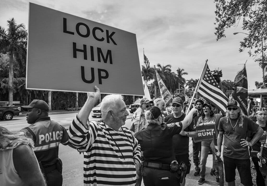 Democratic Senator Accuses Facebook Of Caving To Conservatives Says It Should Be Broken Up Fox Business