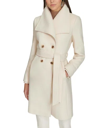 Nude Models with Curves