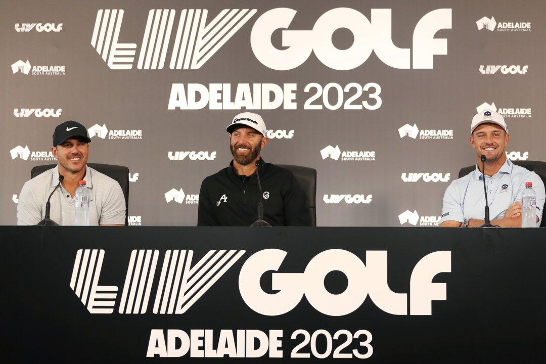 Johnson Dechambeau Share Lead At Liv Golf Las Vegas With Rahm 2 Strokes Back With Day Left