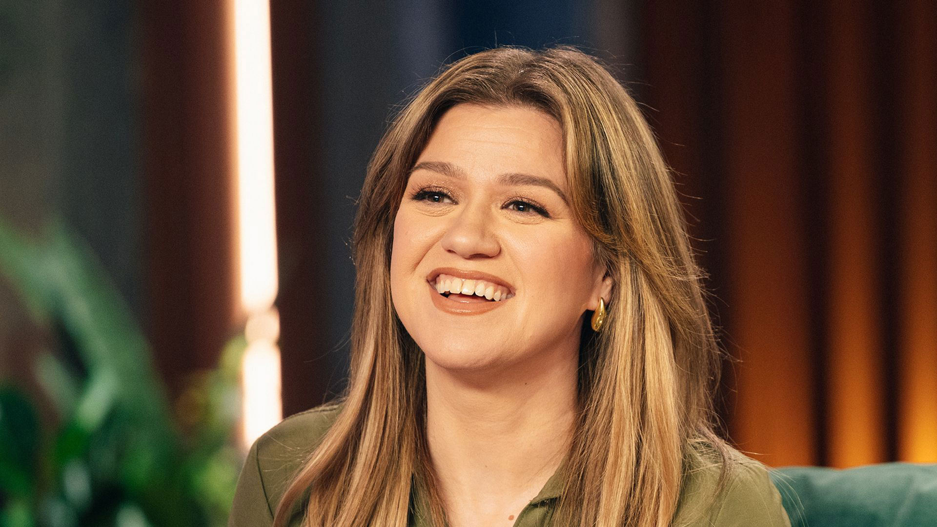 Kelly Clarkson Replaced On Talk Show By A List Star Here Amp 39 S Who Amp 39 S Stepping Into Her Shoes Hello