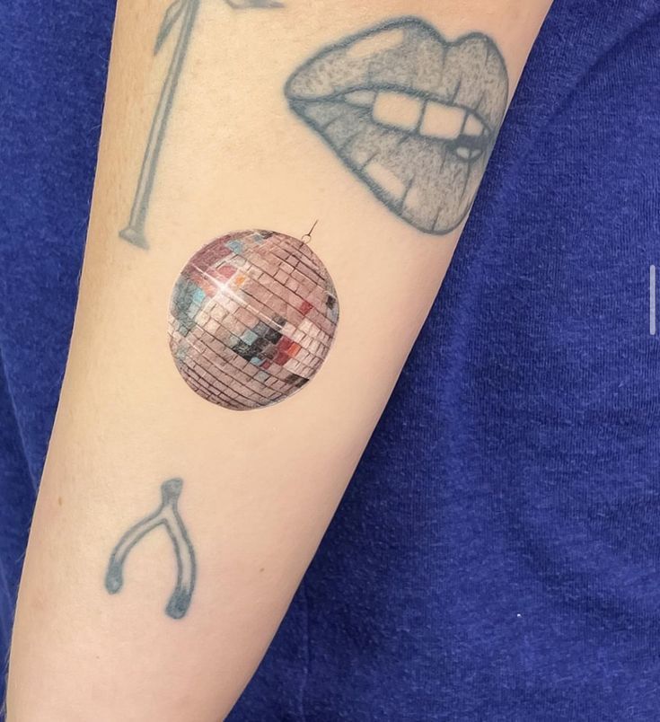 Tatouage Boule Facettes Disco Ball Tattoo Tatouage Minimaliste