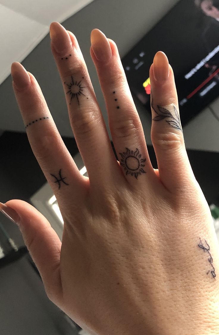 Tattoos On Fingers For Women Tattoos On Fingers For Women